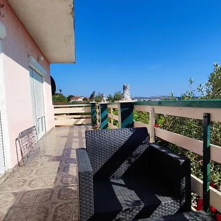Apartment Apartments Opsenica Barbat Barbat na Rabu